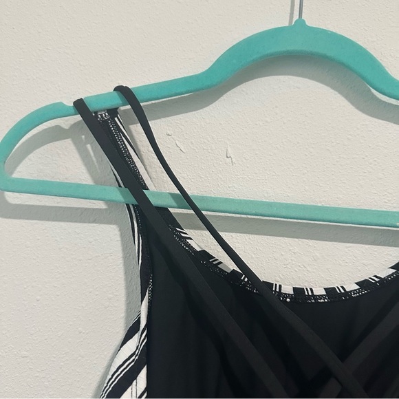 Streamline Stripe Swim Top - Picture 4 of 5